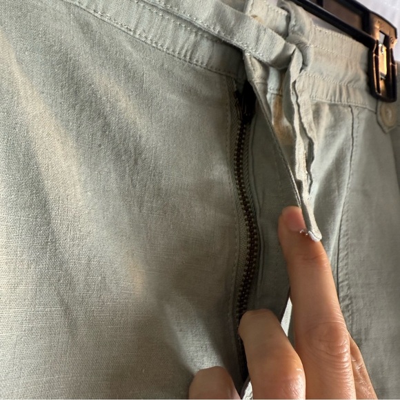 Torrid 5 Inch Pull-On Linen Blend Mid-Rise Short - Picture 5 of 10